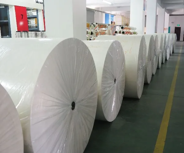 Giá giấy toàn cầu tăng trong quý 3 năm 2025: Giấy Vàng đáp ứng với sự ổn định và nguồn cung đáng tin cậy